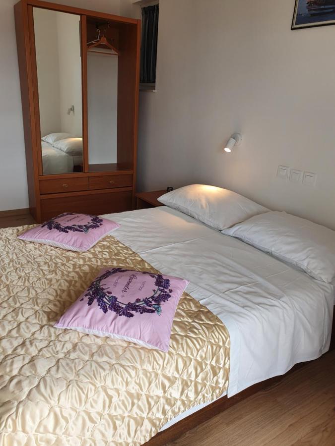 Apartmani Babic Dugi Rat Exterior photo